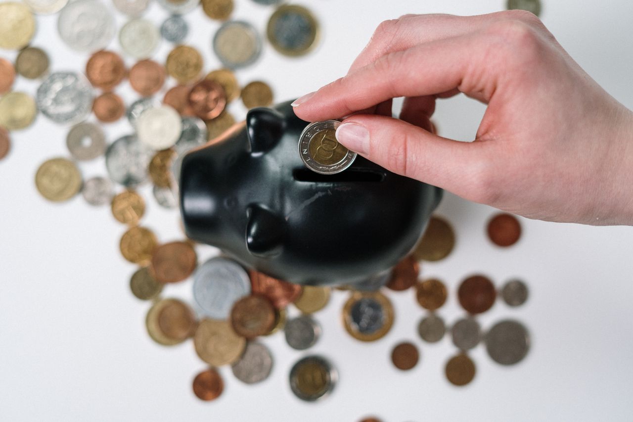 Cómo ahorrar dinero cada mes en España: 10 hábitos que sí funcionan Cómo ahorrar dinero cada mes en España: 10 hábitos que sí funcionan